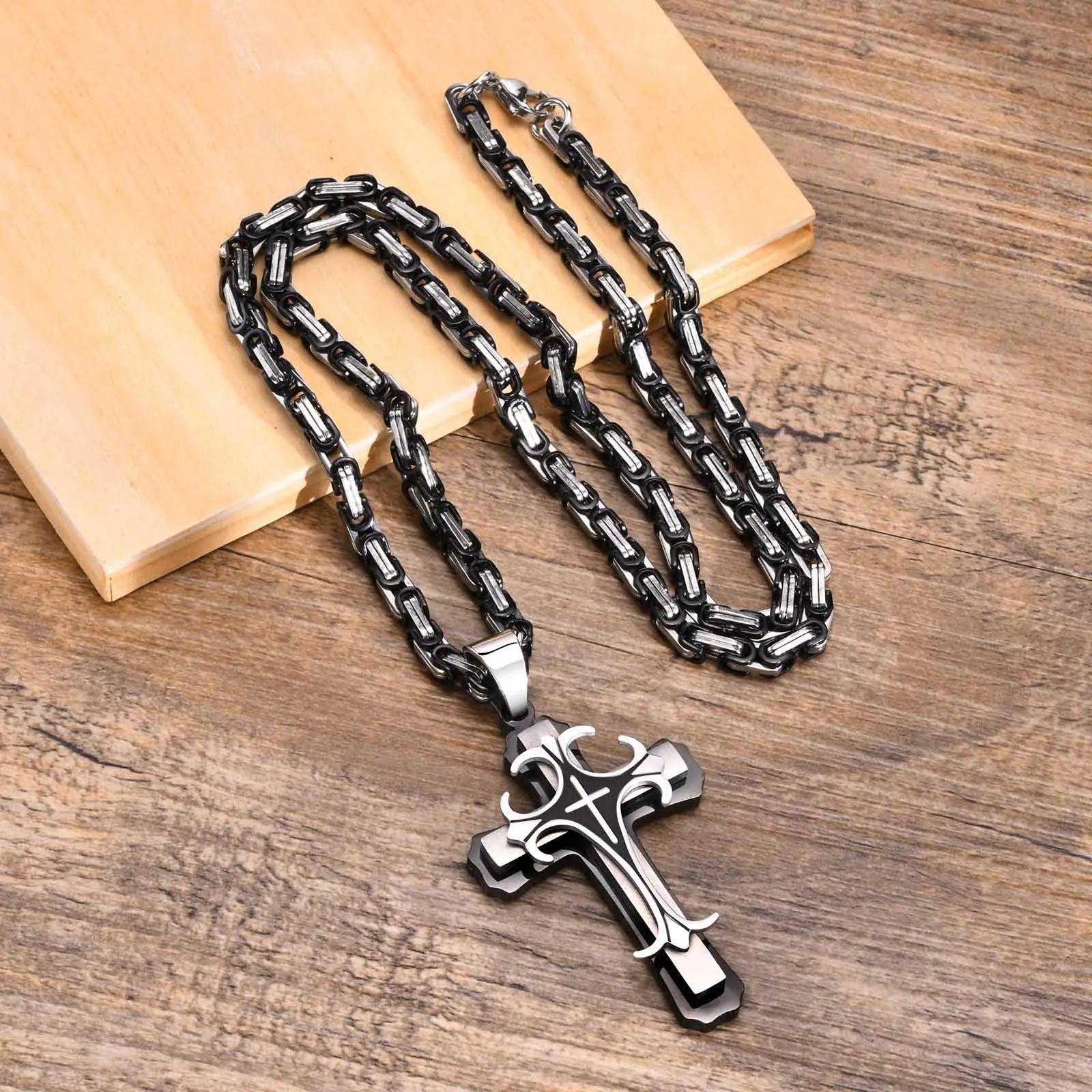 Vnox Men Cross Necklace with 4MM Byzantine Chain,Punk Rock Stainless Steel Catholic Crucifix Pendant Religious Jewelry